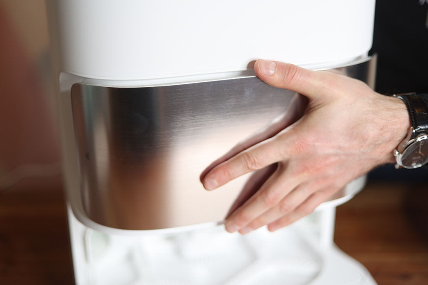 The silver, magnetic panel of the Dreame L10s Ultra base station is removed.